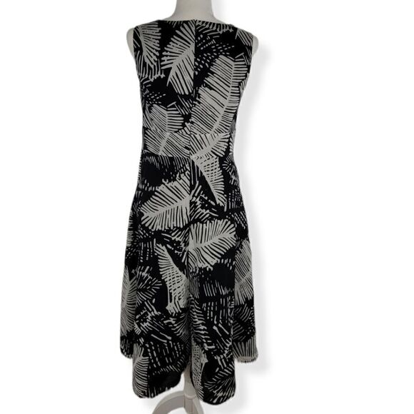 Jones New York Black pattern V-neck sleeveless dress size 10 - Picture 2 of 5